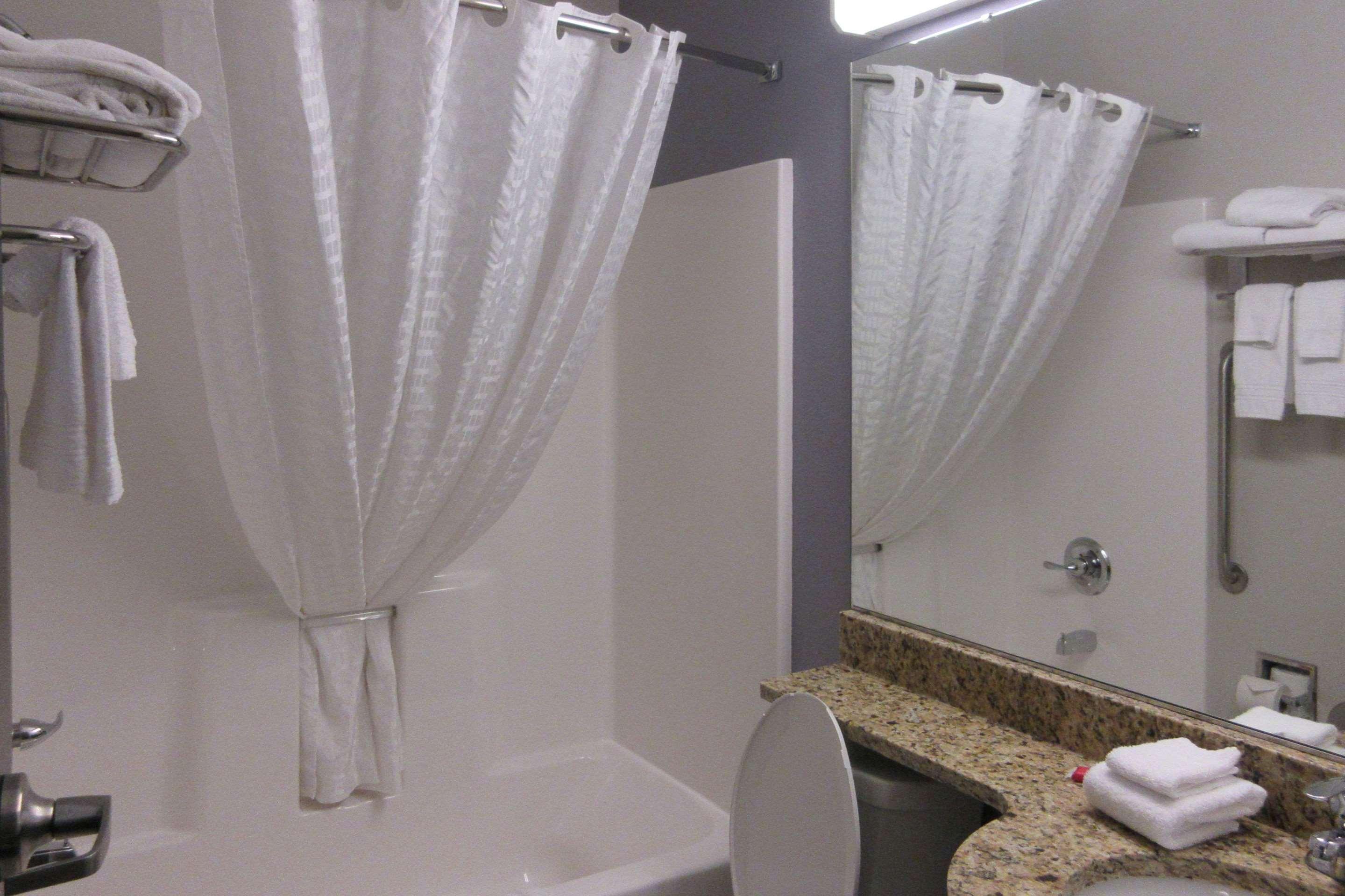 Quality Inn & Suites Caldwell I-77 Экстерьер фото