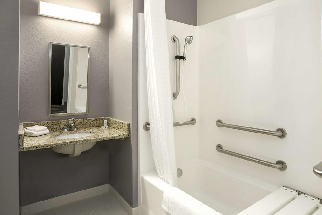 Quality Inn & Suites Caldwell I-77 Экстерьер фото